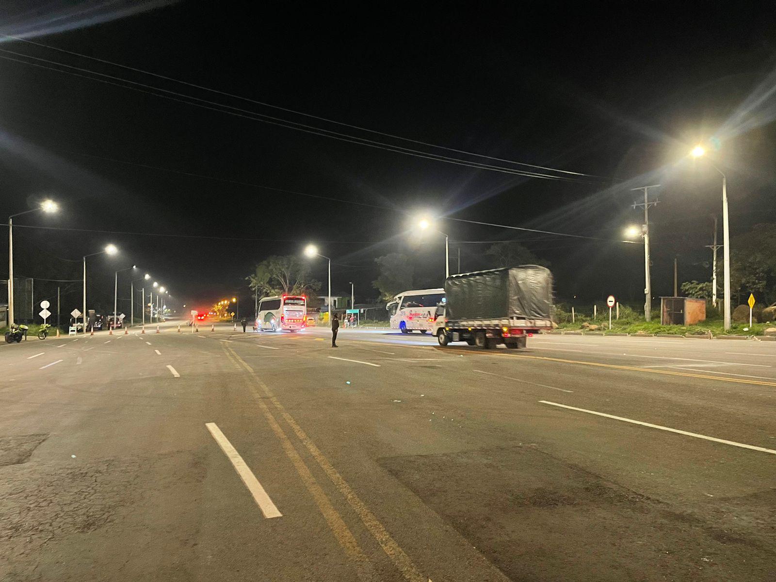 Camioneros en la vía Cúcuta-Pamplona