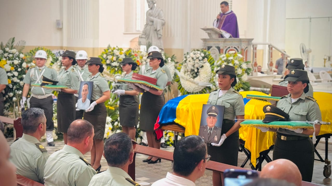 Fueron sepultados los policías asesinados por el Eln en Norte de Santander