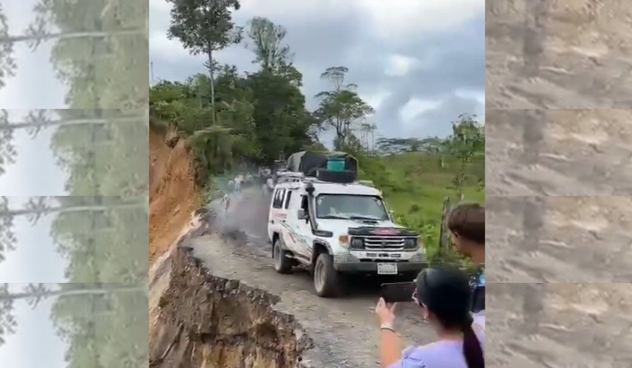 Conductores se arriesgan a transitar por una vía que está a punto de colapsar.