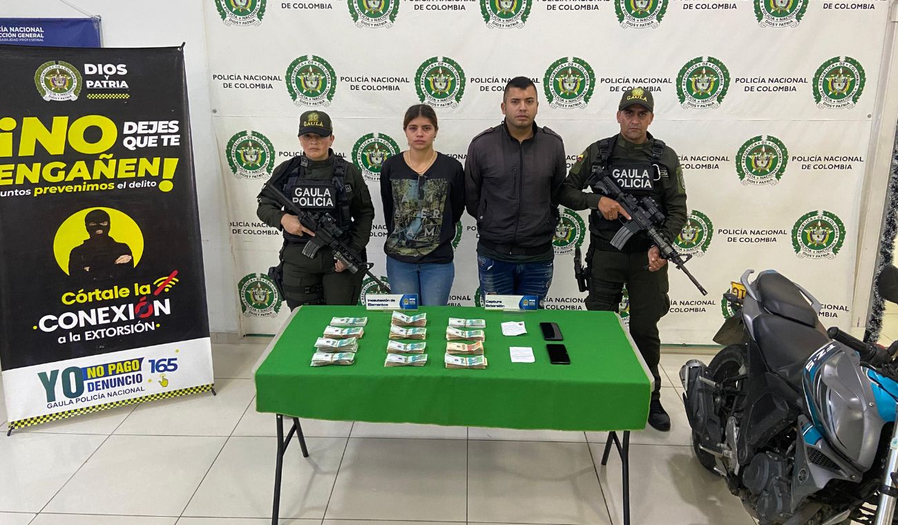 La Policía detuvo a dos personas por exigir dinero bajo amenazas