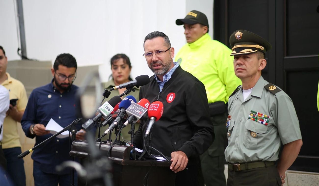 El alcalde de Bucaramanga hace un llamado al Gobierno Nacional para afrontar la masiva llegada de desplazados que supera los recursos locales disponibles.