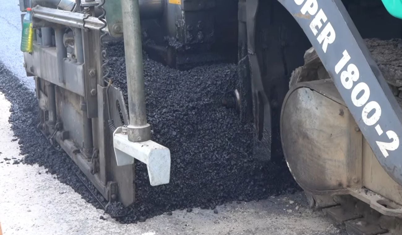 Pavimentación en la vía Curos - Málaga (Santander)