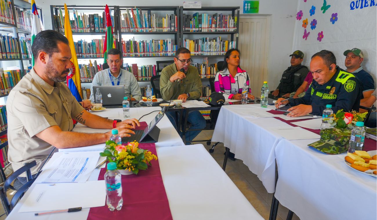 Cinco millones de recompensa por quienes pintaron y distribuyeron panfletos del Frente 33 en La Paz ( Santander)