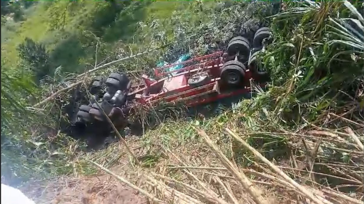 El conductor del vehículo sufrió lesiones leves.