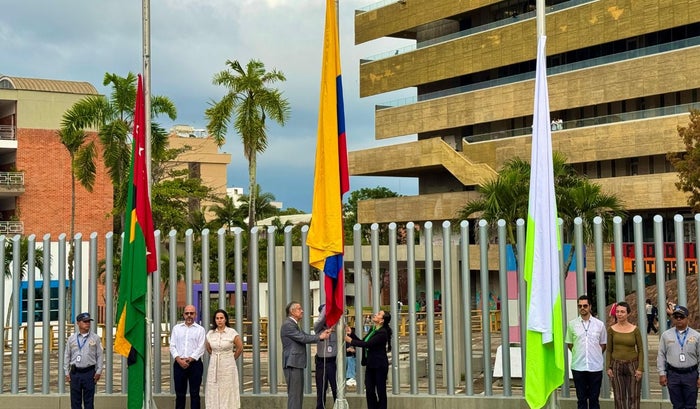 Izada de banderas por la celebración del aniversario 77 de la UIS