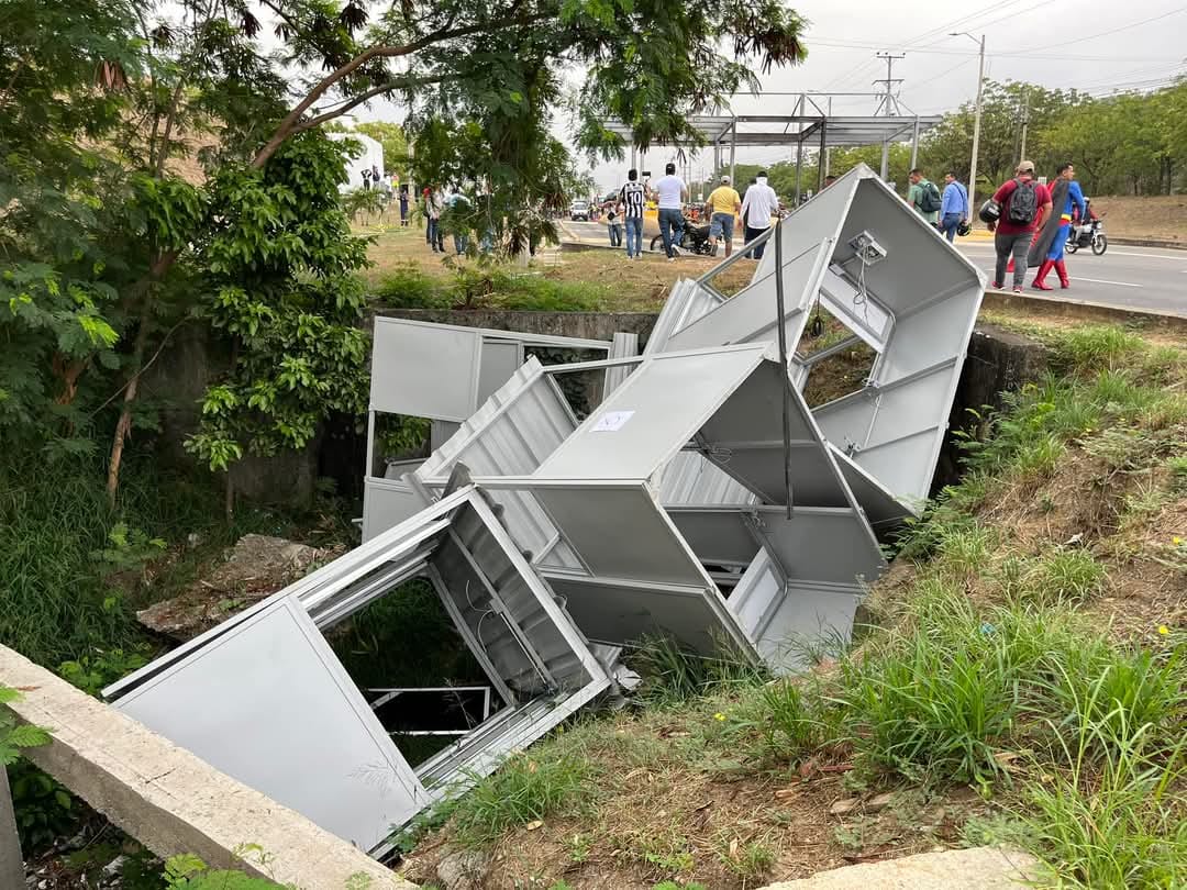Casetas de peaje destruido en Villa del Rosario