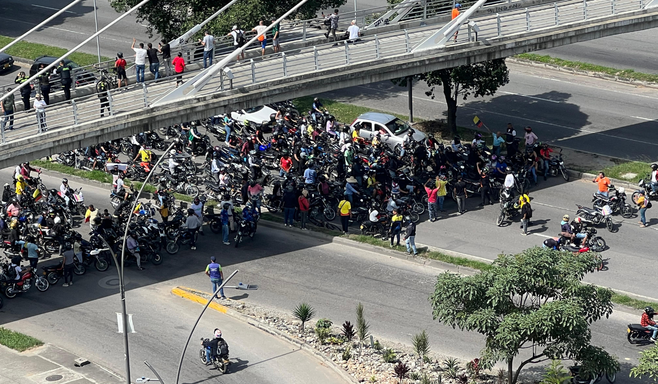 El paro de los motociclistas generó bloqueos en los cuatro municipios del área metropolitana de Bucaramanga.