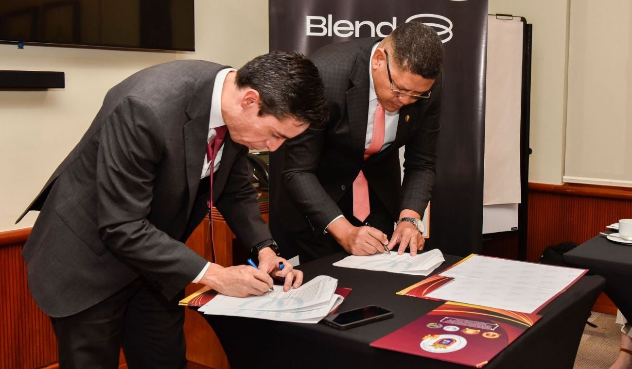 Alianza de la Universidad de Pamplona y Blend