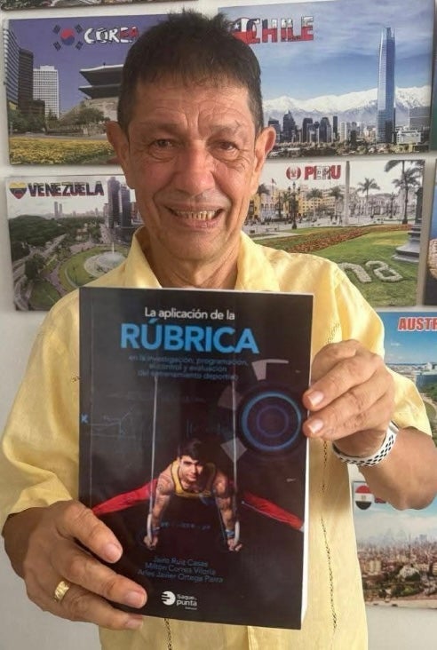 Entrenador de gimnasia artística Jairo Ruiz