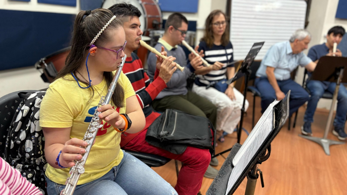 Estudiantes de la Escuela Municipal de Artes y Oficios de Bucaramanga.