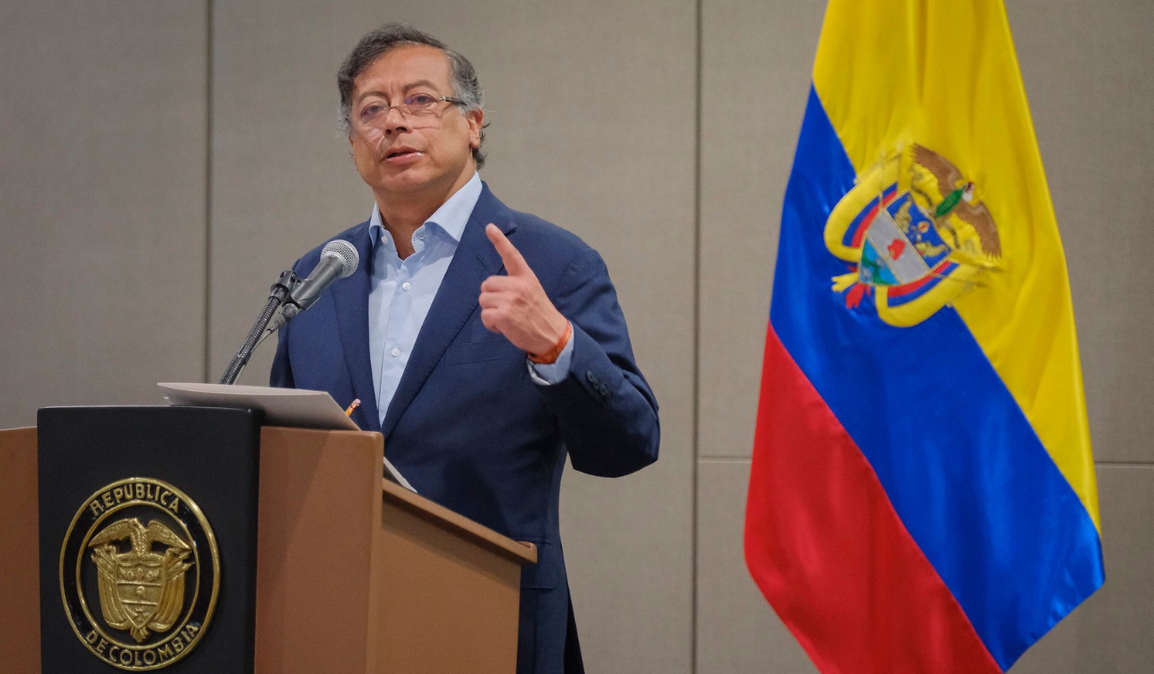 En el evento en el que se entregó titulo de tierras a campesinos, el presidente se refirió a la consulta popular.