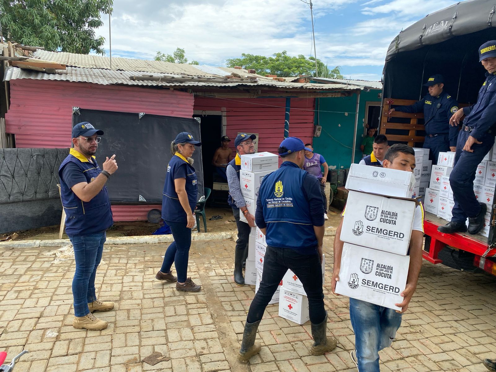 Entrega de ayudas a damnificados por lluvias en Cúcuta