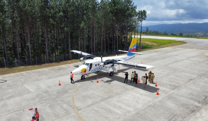 Avión de Satena en el aeropuerto Los Pozos de San Gil
