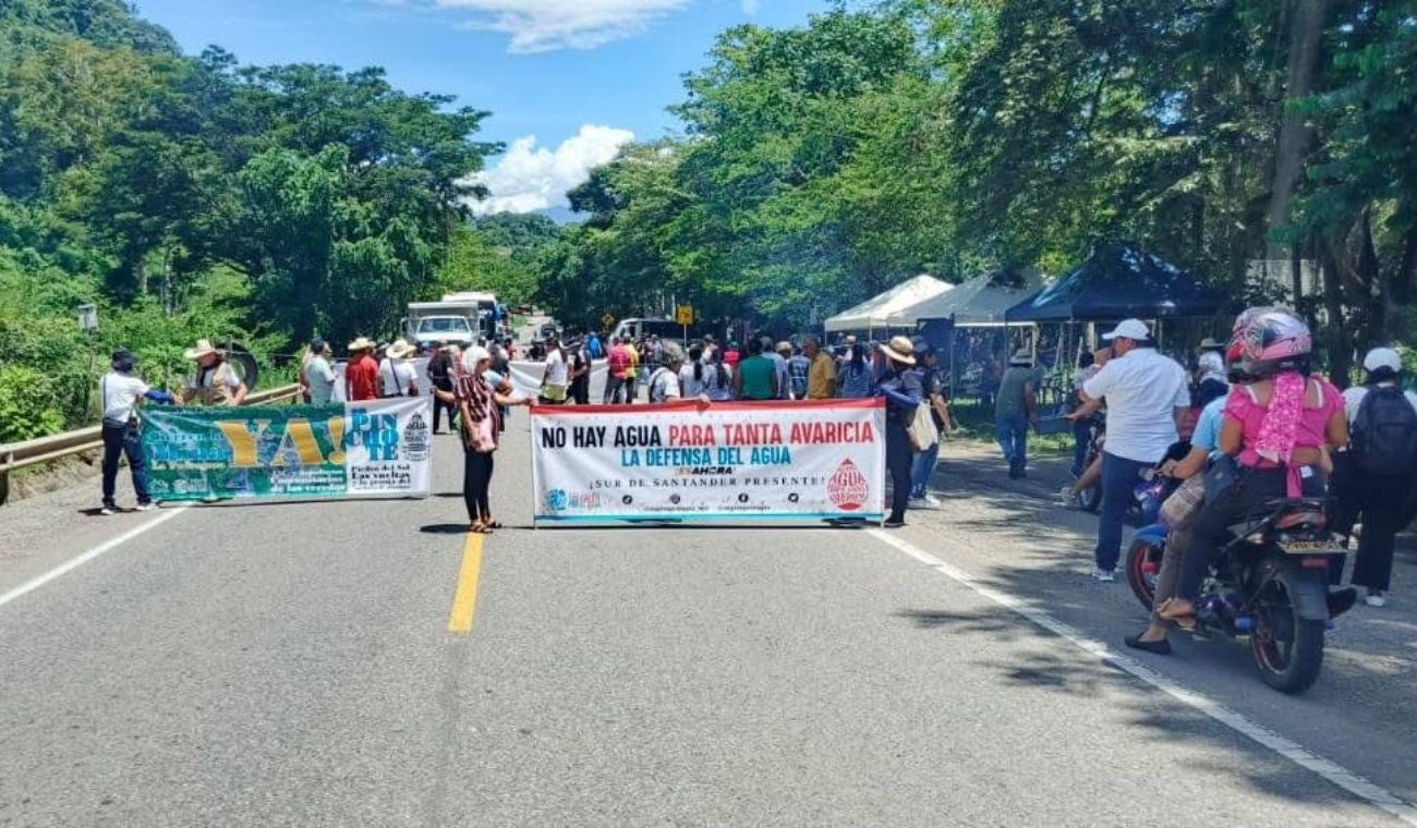 Protesta de habitantes de Pinchote (Santander)