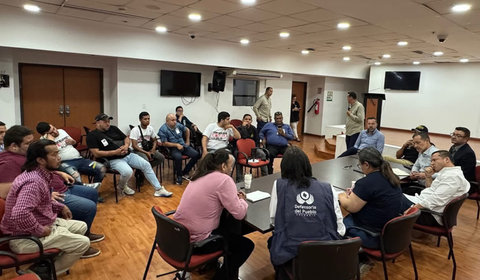 Reunión de autoridades y motociclistas de Bucaramanga