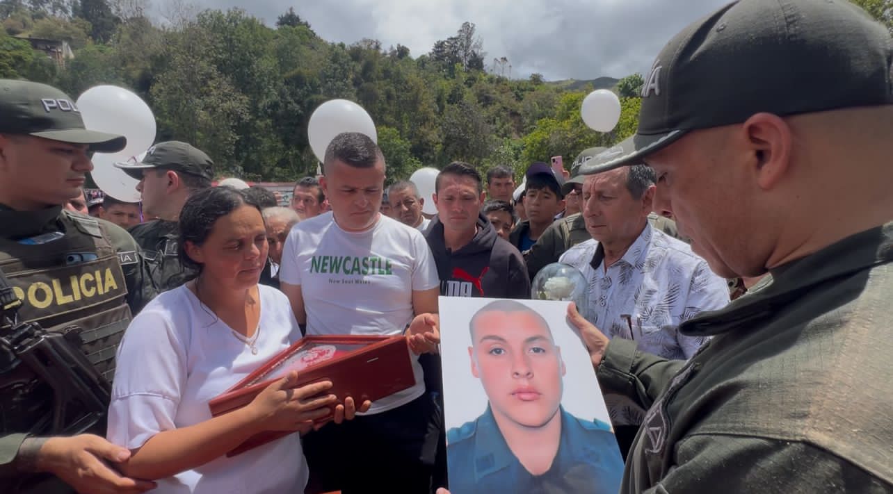 Sepultan a auxiliar de policía Luis Expedito Pabón Contreras de 19 años