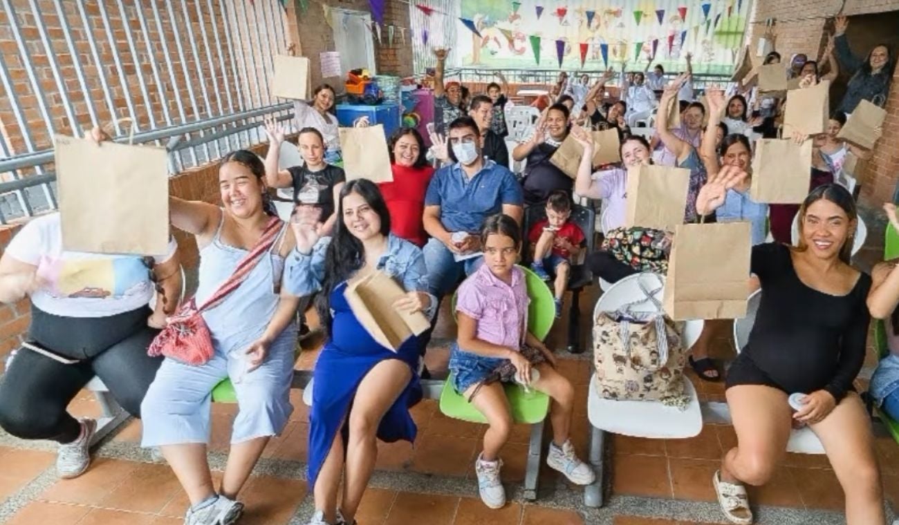 Entrega de ropa a madres gestantes en Bucaramanga