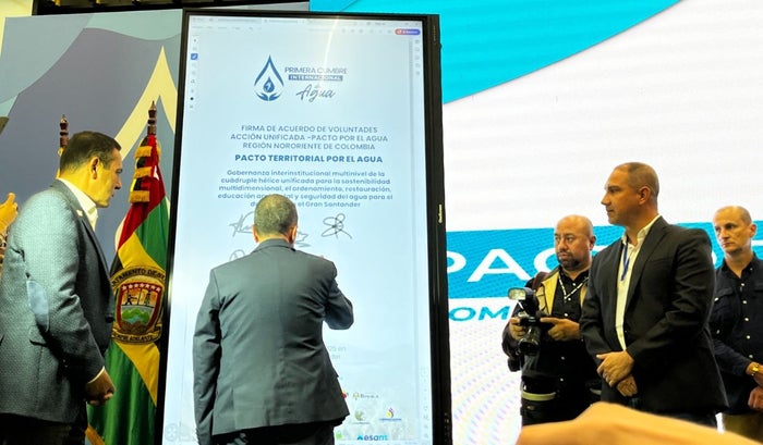 Firma del Pacto Territorial por el Agua en Santander