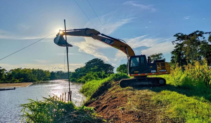 Labores de prevención a la orilla del río Magdalena en Puerto Wilches