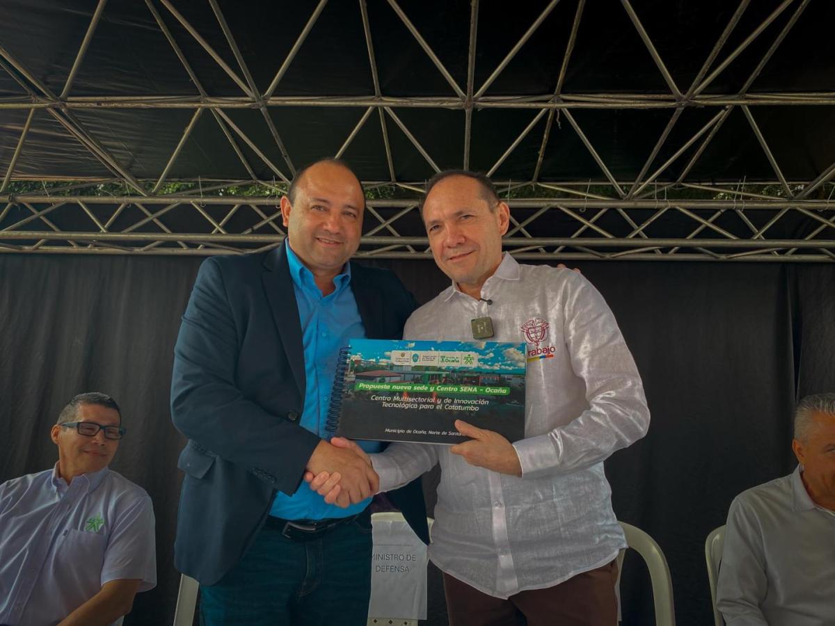 Ministro de Trabajo Antonio Sanguino y Alcalde Ocaña Emiro Cañizares