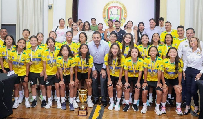 Selección Santander Femenina Sub-13 junto al gobernador Juvenal Díaz