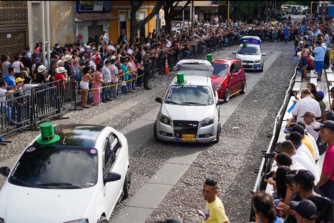 Desfile de carros antiguos en las ferias de Cúcuta