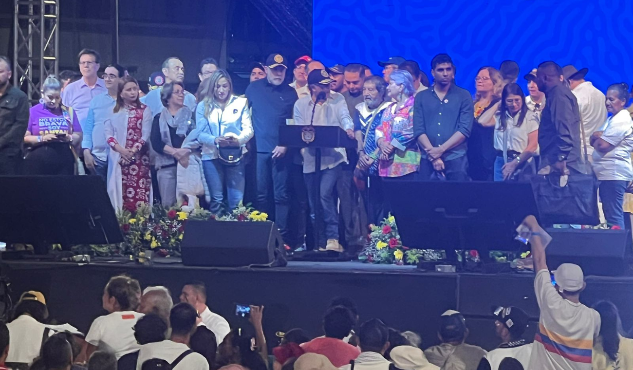 El presidente llegó a Bucaramanga para entregar los primeros bonos de "Colombia Mayor al Pilar Solidario".