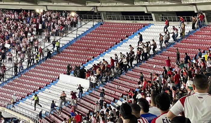 Enfrentamiento entre hinchas de Junior y Bucaramanga en Barranquilla
