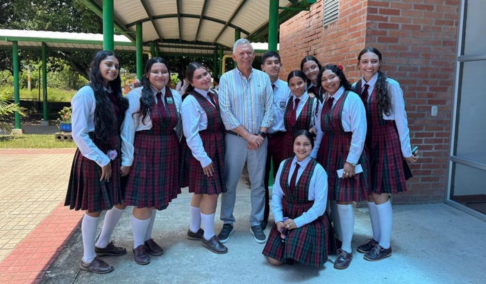 Rector de la UIS con estudiantes de Saravena, Arauca