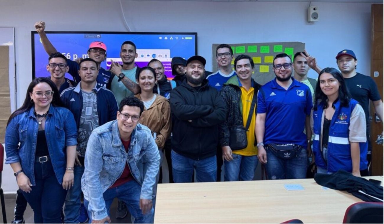 Actividad de barrismo social con hinchas de Millonarios en Bucaramanga