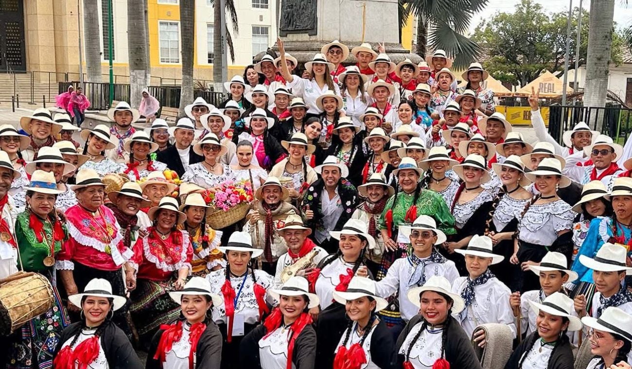 Artistas que participaron del Trobellinódromo en la Feria Bonita
