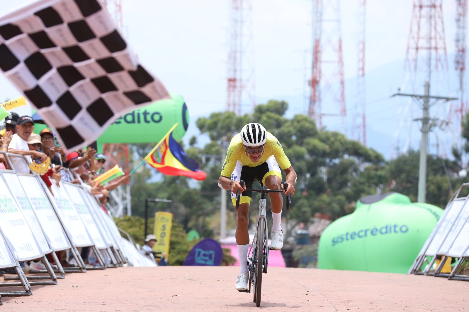 Diego Camargo del Team Medellín, ganador del clásico RCN 2025