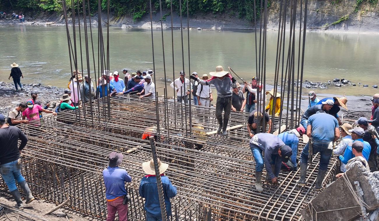 Instalación puente militar en La Paz (Santander)