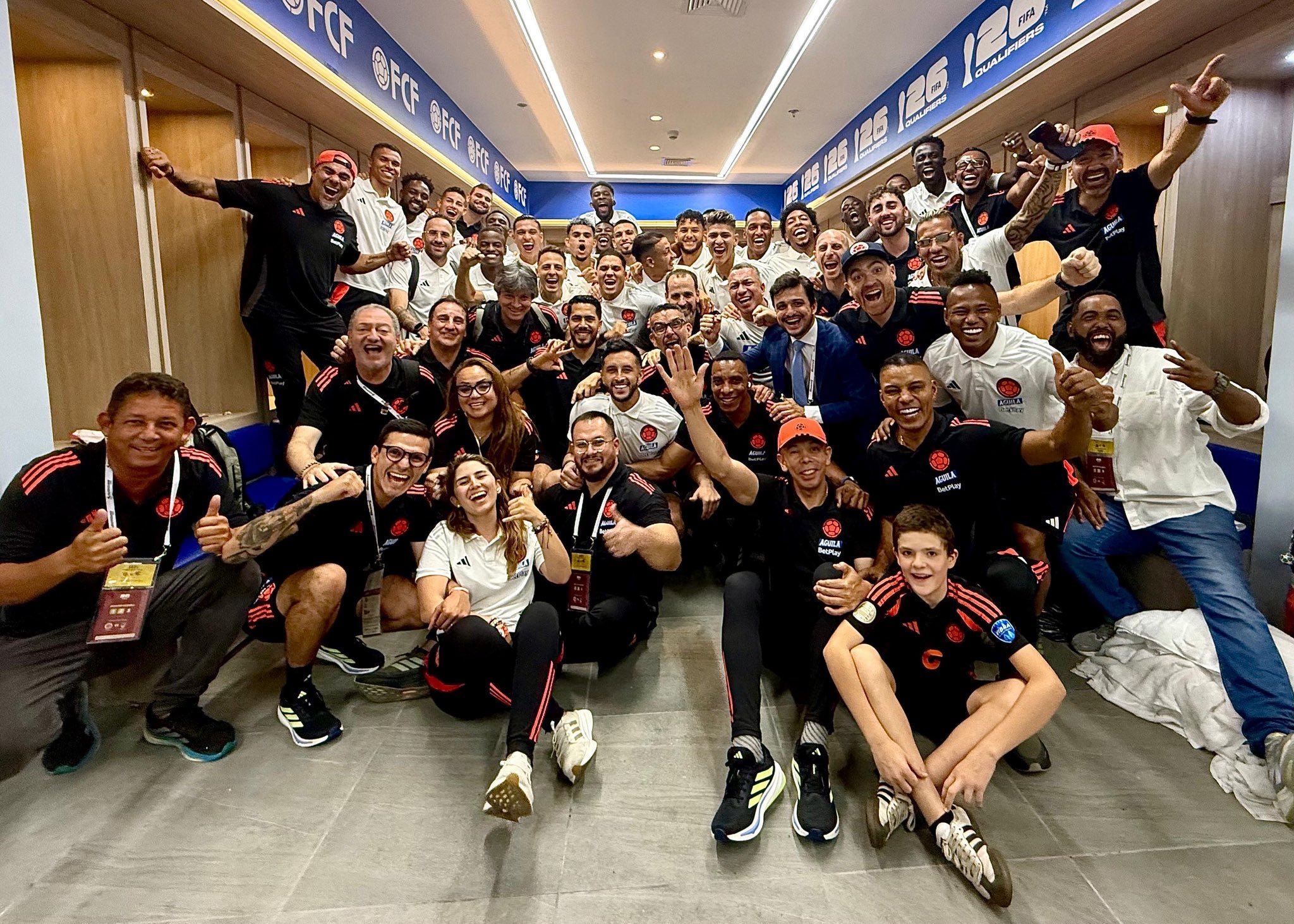 Selección Colombia celebrando la clasificación al Mundial