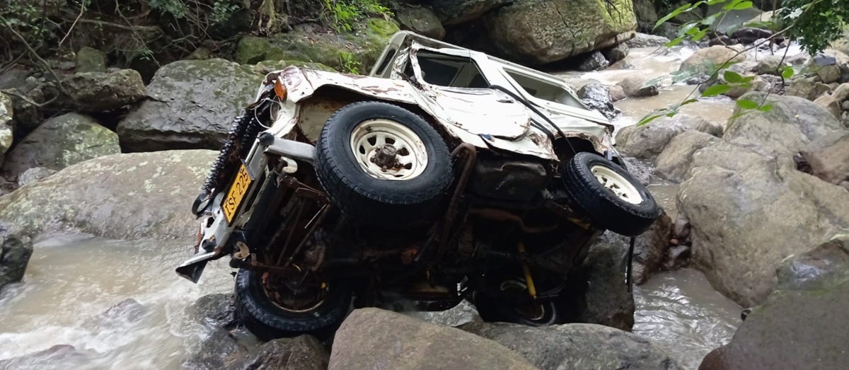 Una creciente súbita en la quebrada Oroco cerca de Galán, arrastró un vehículo y originó la muerte a los ocupantes.