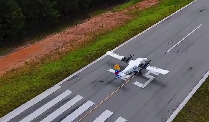 Avioneta despegando desde el aeropuerto Los Pozos de San Gil