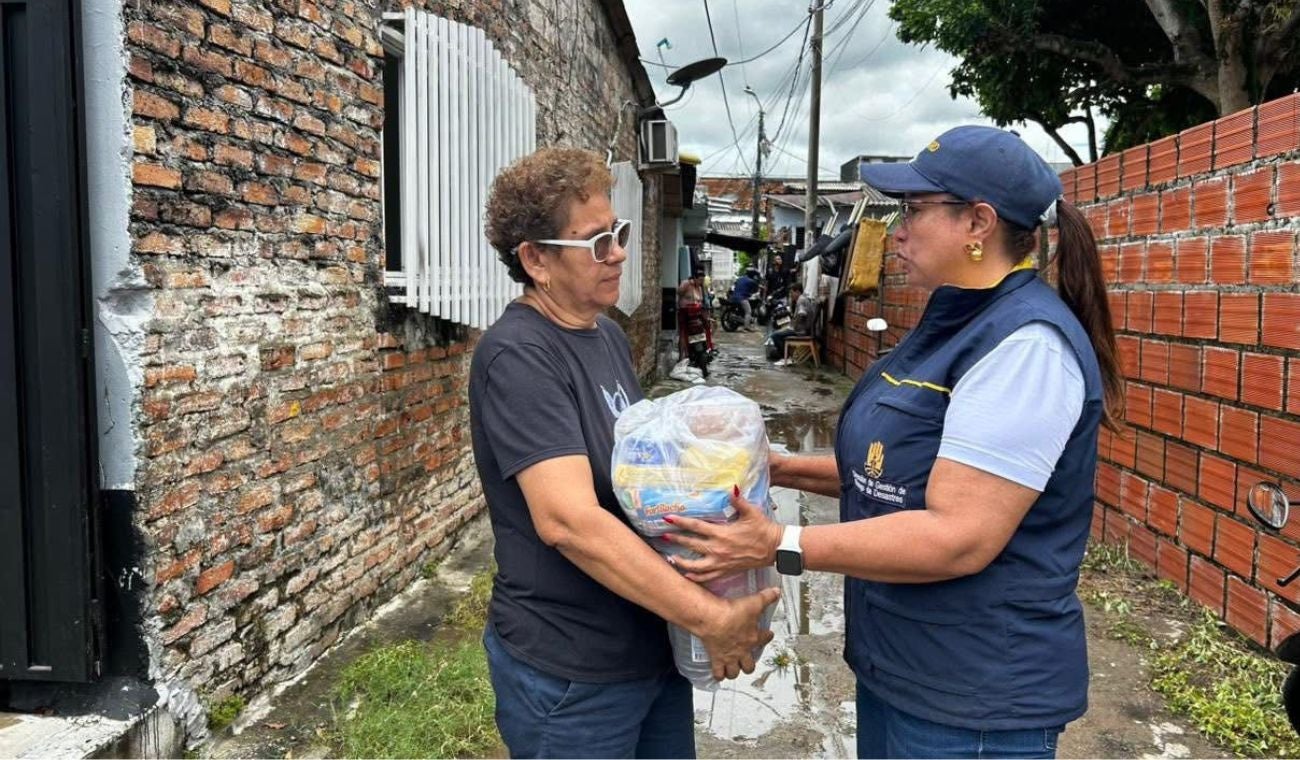 Inició la entrega de ayudas humanitarias a más de 70 familias que resultaron afectadas por inundaciones.