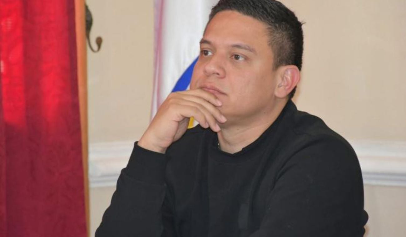 El mandatario deberá abandonar el cargo y el Gobernador de Santander, Juvenal Díaz Mateus, será notificado para designar un alcalde encargado.