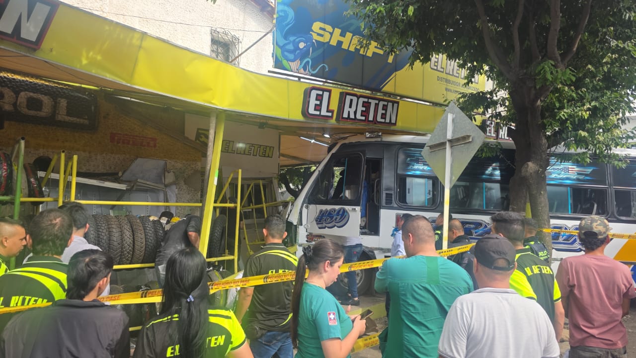 Choque de buses en el centro de Cúcuta