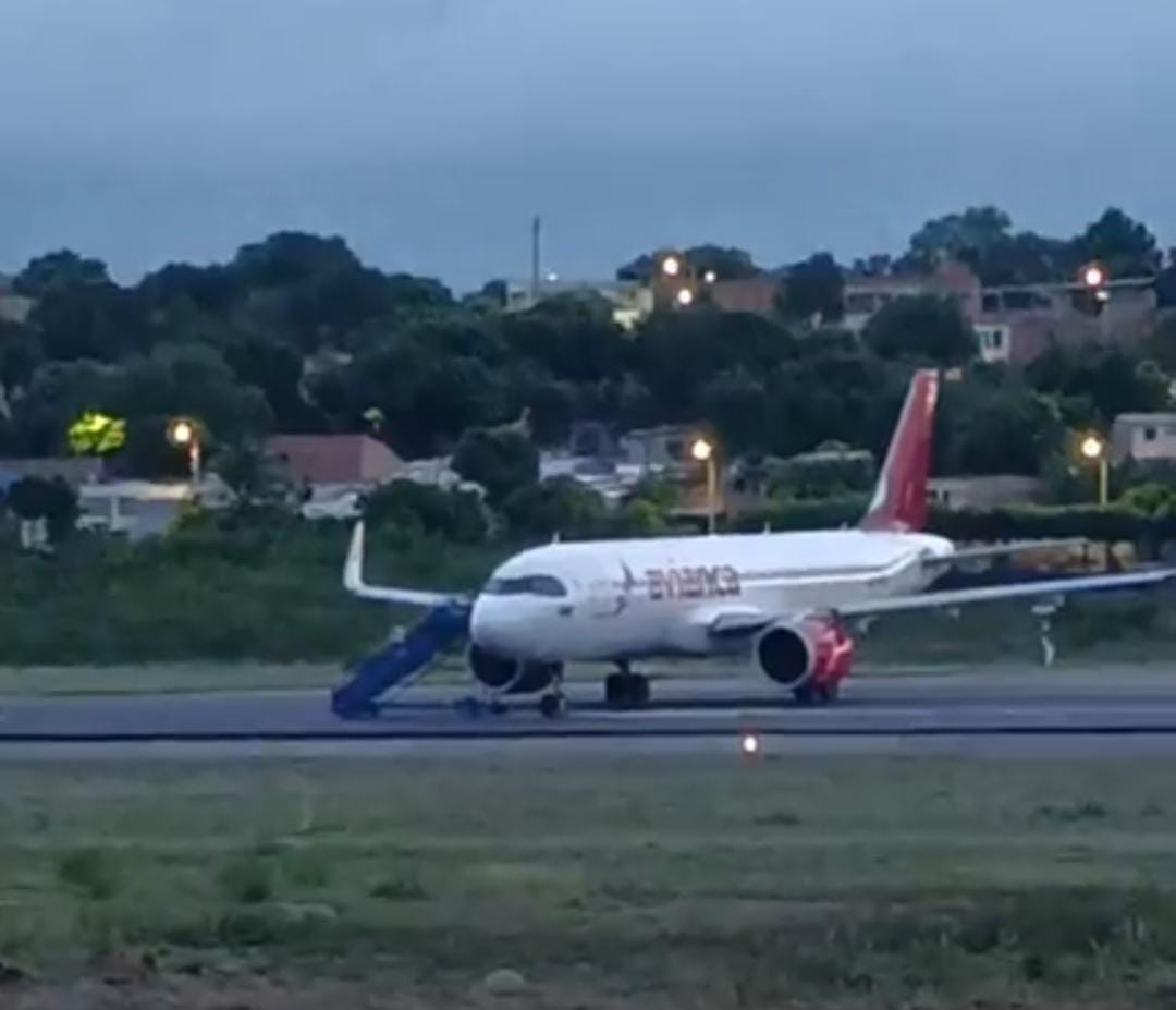 Avión de Avianca en aeropuerto de Cúcuta