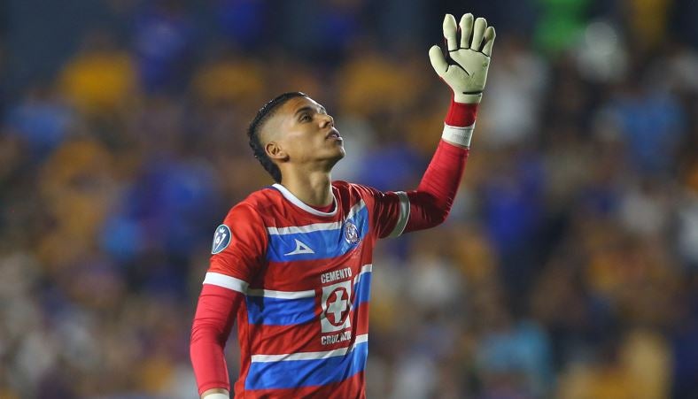 Kevin Mier, portero colombiano sufre dura lesión con Cruz Azul