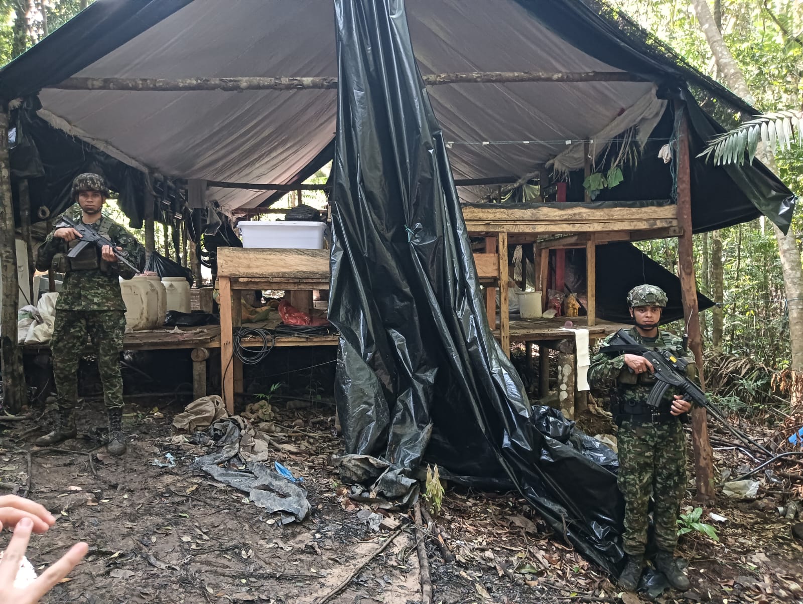 Laboratorio para procesamiento de cocaína en N.S