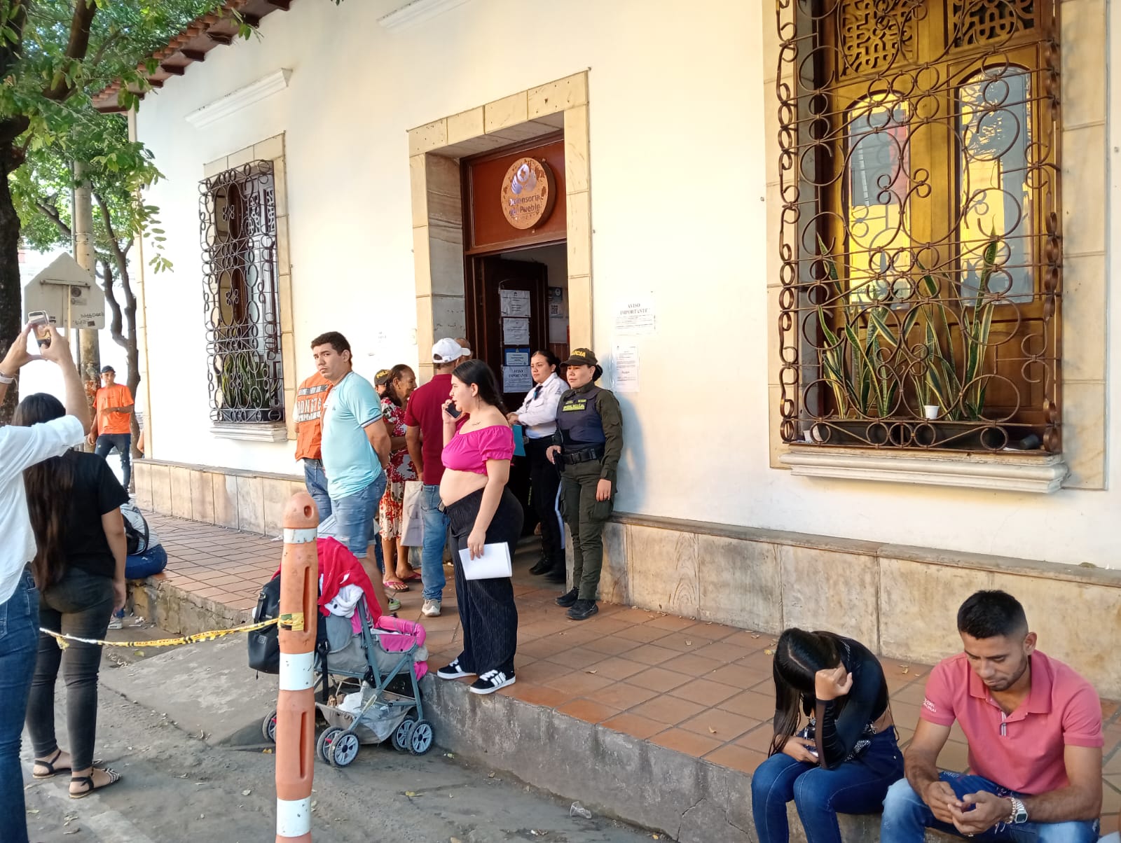 Desplazados en la sede de la Defensoría del Pueblo en Cúcuta