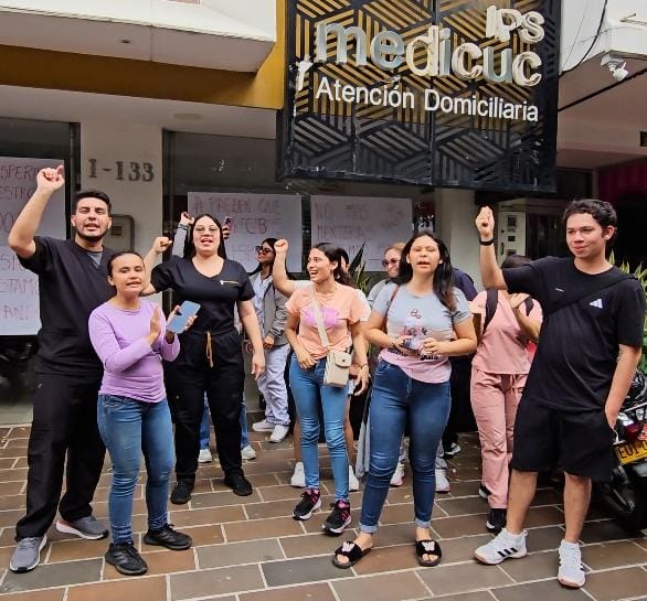 Médicos protestando en Medicuc