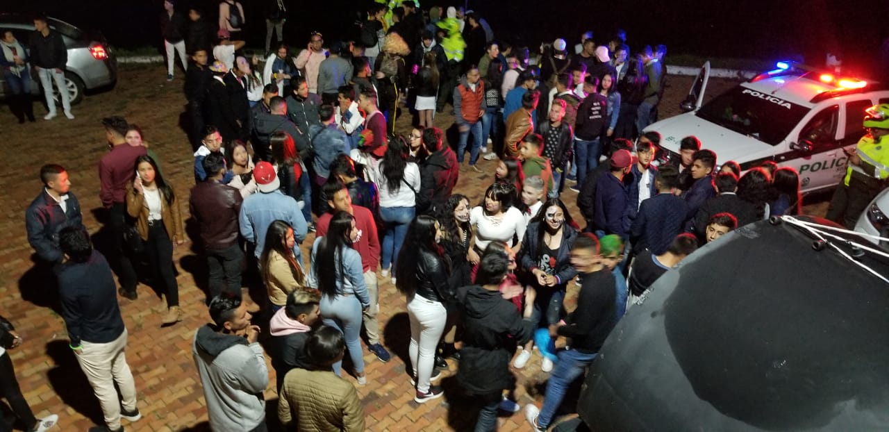 Policía frustra fiesta de disfraces a la que asistirían más de 200 menores de edad