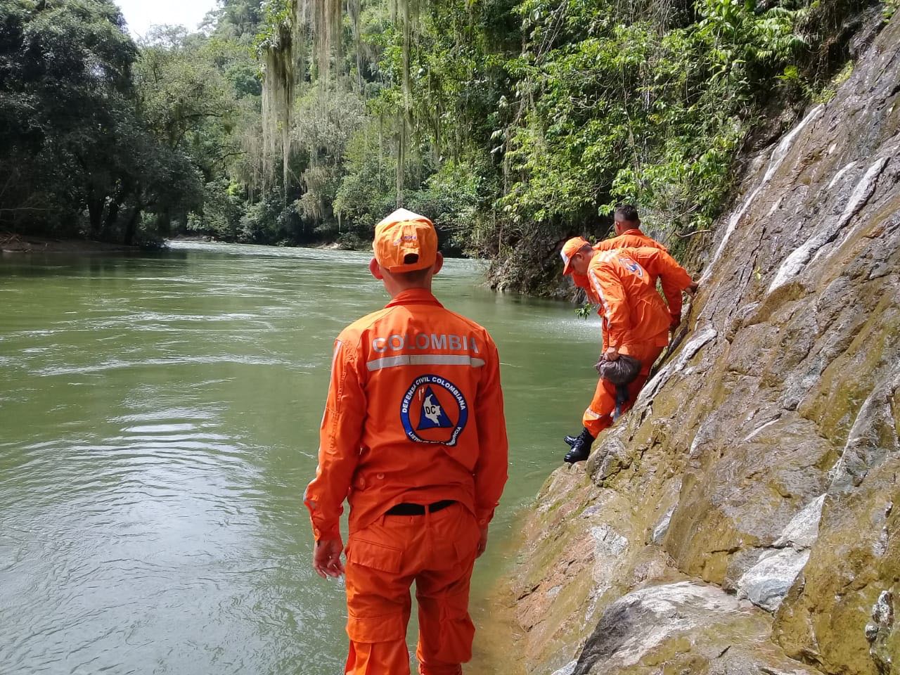Integrantes de la Defensa Civil