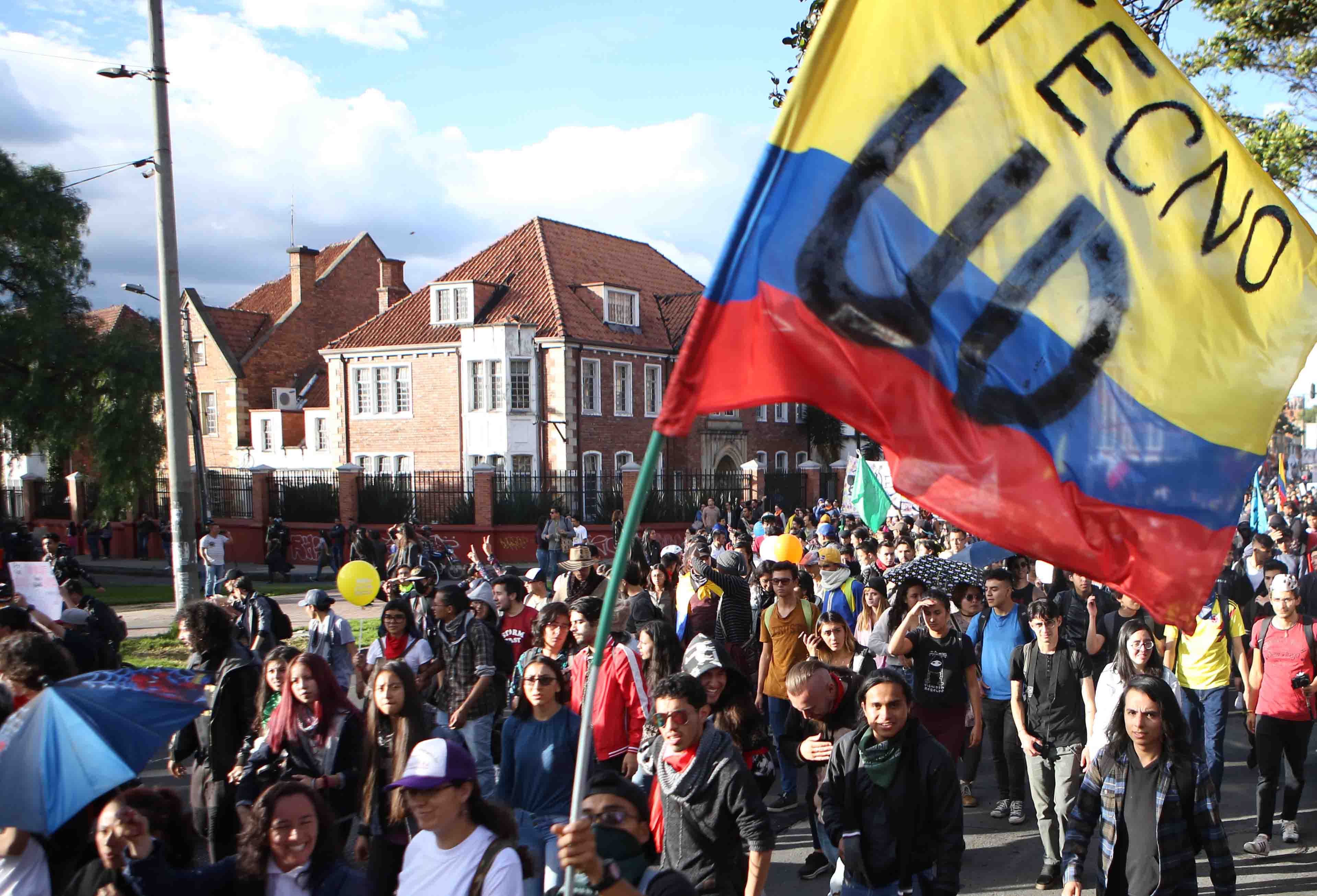 Los estudiantes reclaman por los recursos destinados a ciencia y tecnología.