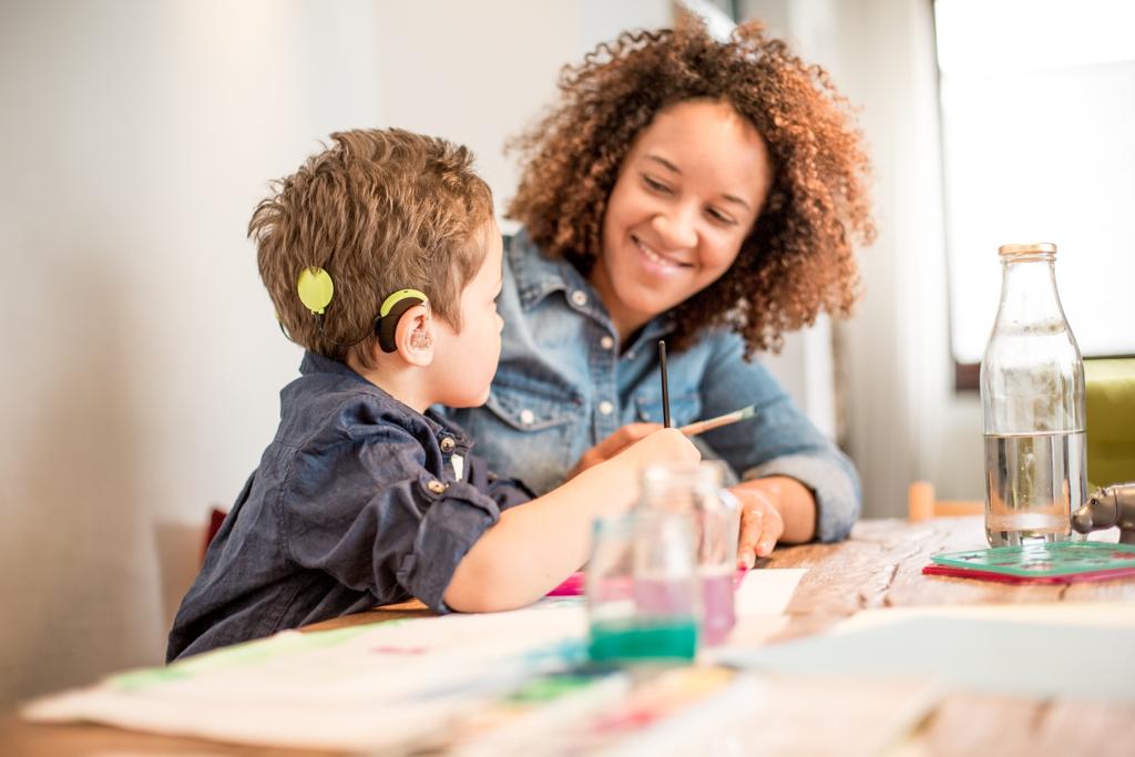 Niños con discapacidad auditiva