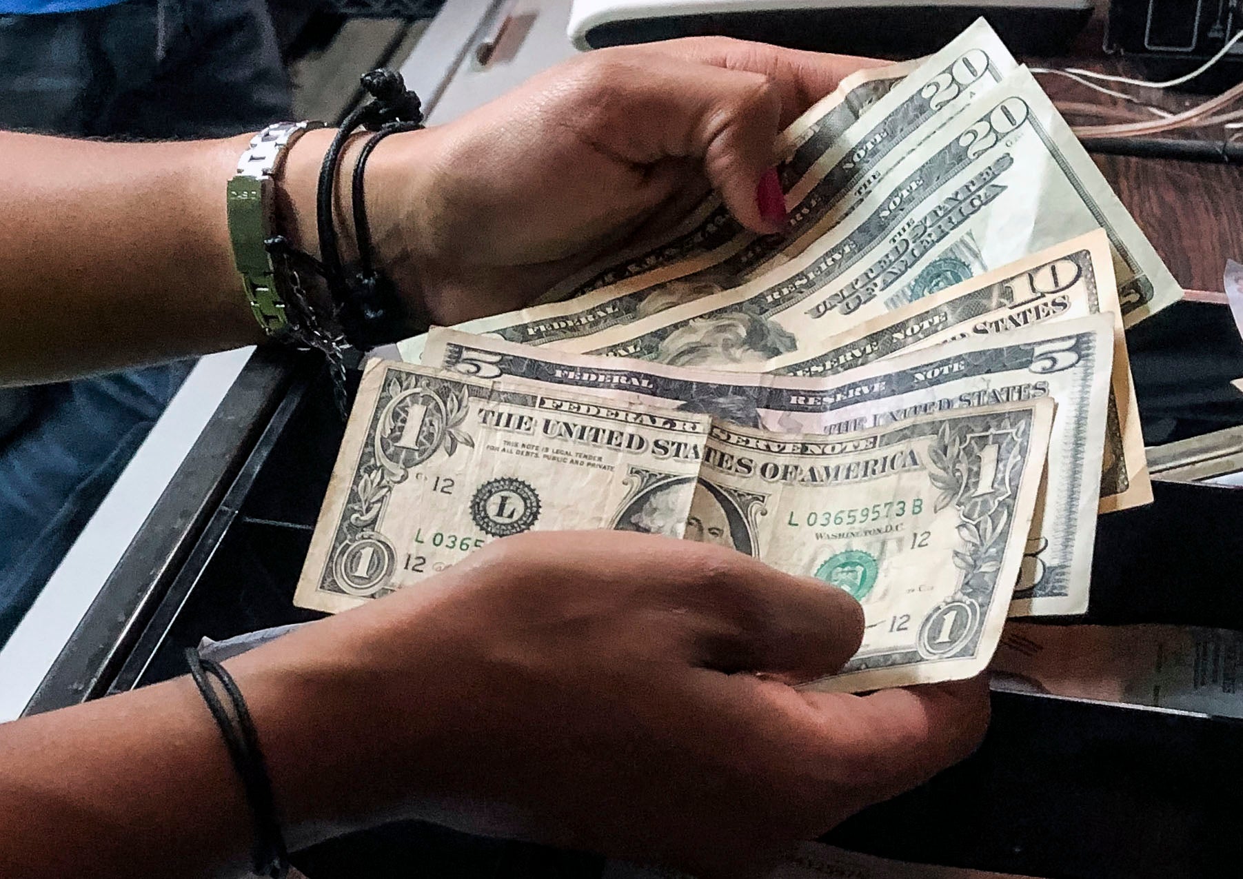 Dólares y tasa de cambio