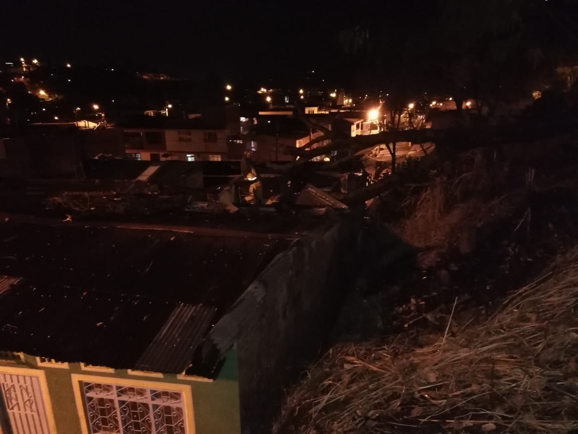 Caída de arboles en el Yuldaima afectaron a una casa